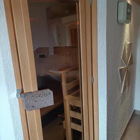 아파트 Schoene Mit Whirlpool Und Sauna *