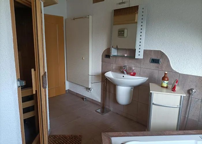 Schoene Mit Whirlpool Und Sauna * Homberg (Ohm)